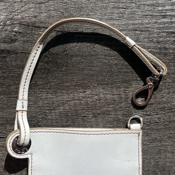 Auth. Tod’s White Leather Phone/Cards Case - Picture 5 of 16